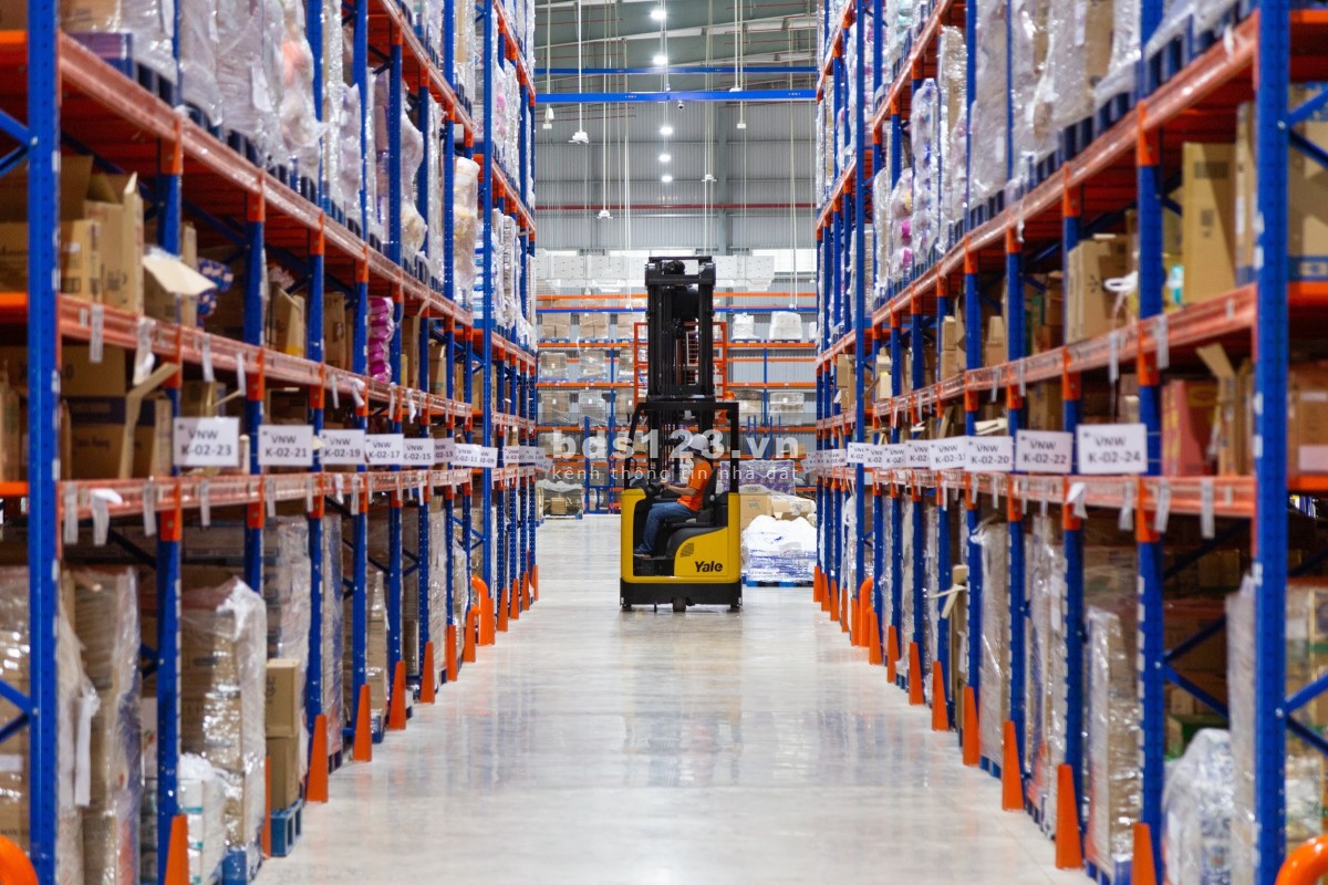 Kho cho thuê DIỆN TÍCH NHỎ cạnh KCN Tân Bình Giá tôt - Đầy đủ dịch vụ xe nâng, bốc xếp