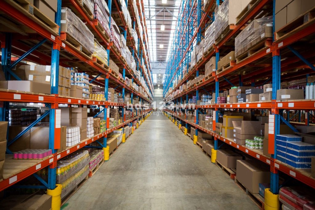 Kho cho thuê DIỆN TÍCH NHỎ cạnh KCN Tân Bình Giá tôt - Đầy đủ dịch vụ xe nâng, bốc xếp