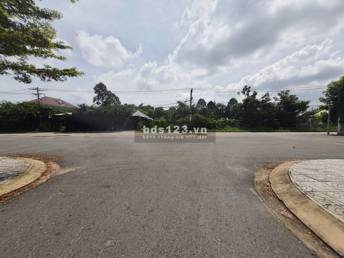 Đất thật ko ảo! Góc 2 MT 1 sẹc Nguyễn Thị Lắng Tân Phú Trung 9,81x14m giá ngộp thở 2tỷ4 TL