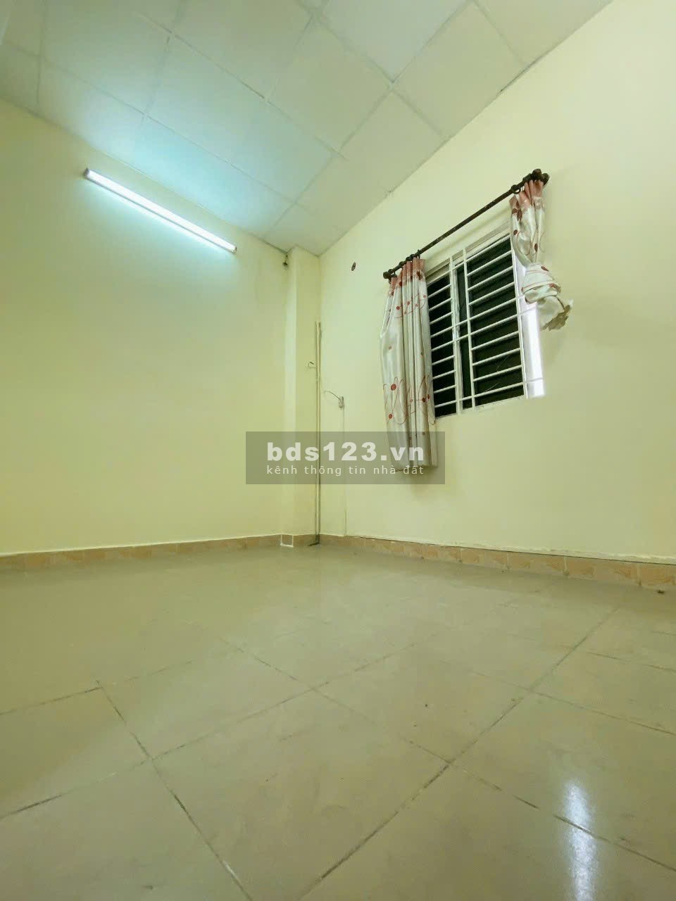 Bán nhà hẻm xe hơi Đại Lộ III, Phước Bình, 2 lầu, 2 phòng ngủ, giá 2.9 tỷ.