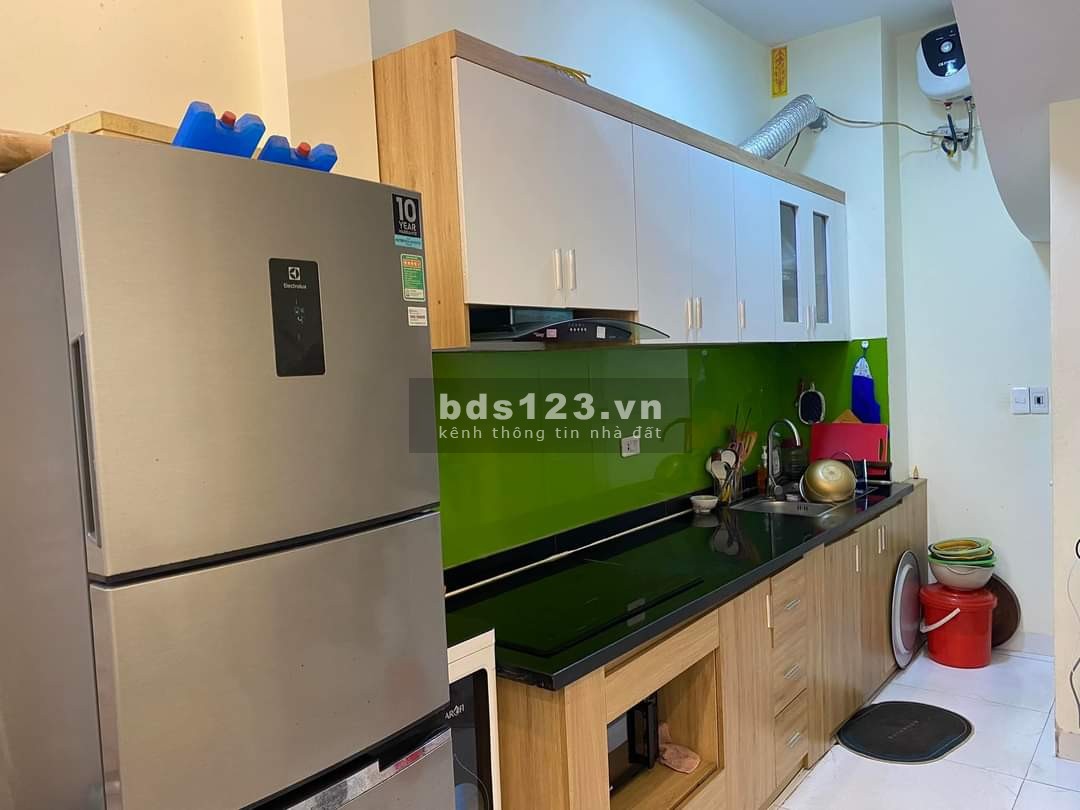 Bán nhà Hoàng Quốc Việt - Ô tô đỗ cổng, MT 3,6m, 4 tầng, 3.69 tỷ.