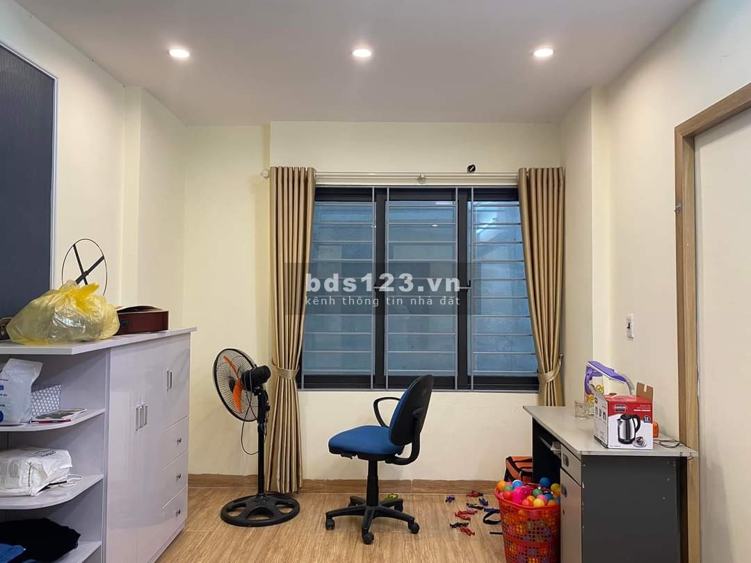 Bán nhà Hoàng Quốc Việt - Ô tô đỗ cổng, MT 3,6m, 4 tầng, 3.69 tỷ.