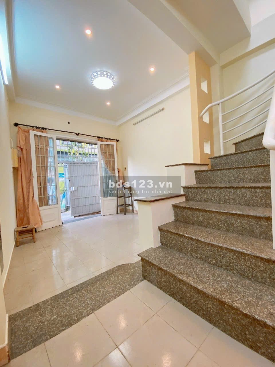 Bán nhà hẻm xe hơi Đại Lộ III, Phước Bình, 2 lầu, 2 phòng ngủ, giá 2.9 tỷ.