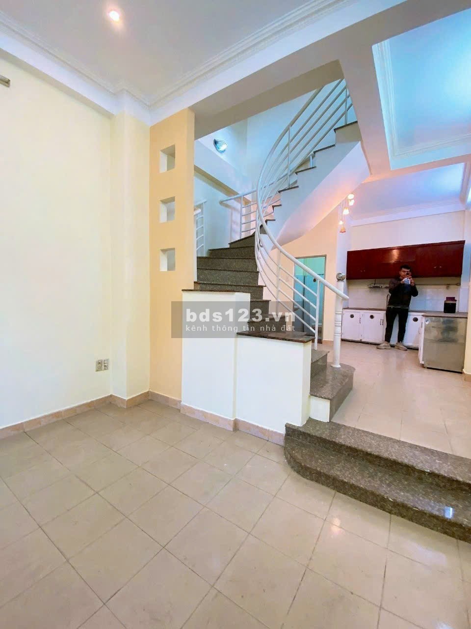 Bán nhà hẻm xe hơi Đại Lộ III, Phước Bình, 2 lầu, 2 phòng ngủ, giá 2.9 tỷ.