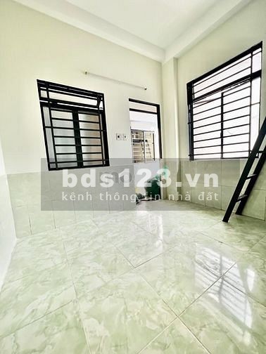 Phòng đẹp vừa xây mới lại, Có gác lửng+ kệ bếp, cửa sổ ánh sáng trời, giờ giấc tự do