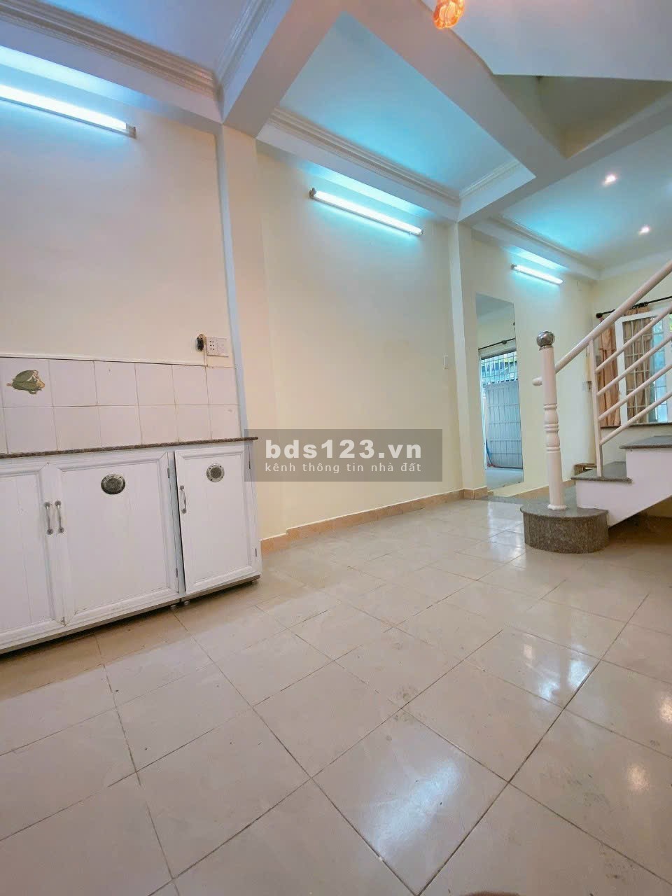 Bán nhà hẻm xe hơi Đại Lộ III, Phước Bình, 2 lầu, 2 phòng ngủ, giá 2.9 tỷ.