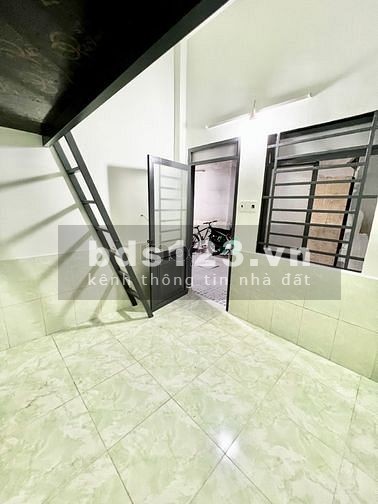 Phòng đẹp vừa xây mới lại, Có gác lửng+ kệ bếp, cửa sổ ánh sáng trời, giờ giấc tự do