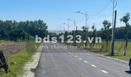 Bán gấp miếng đất 200m2 sẵn 100m2 thổ cư xây dựng được ngay