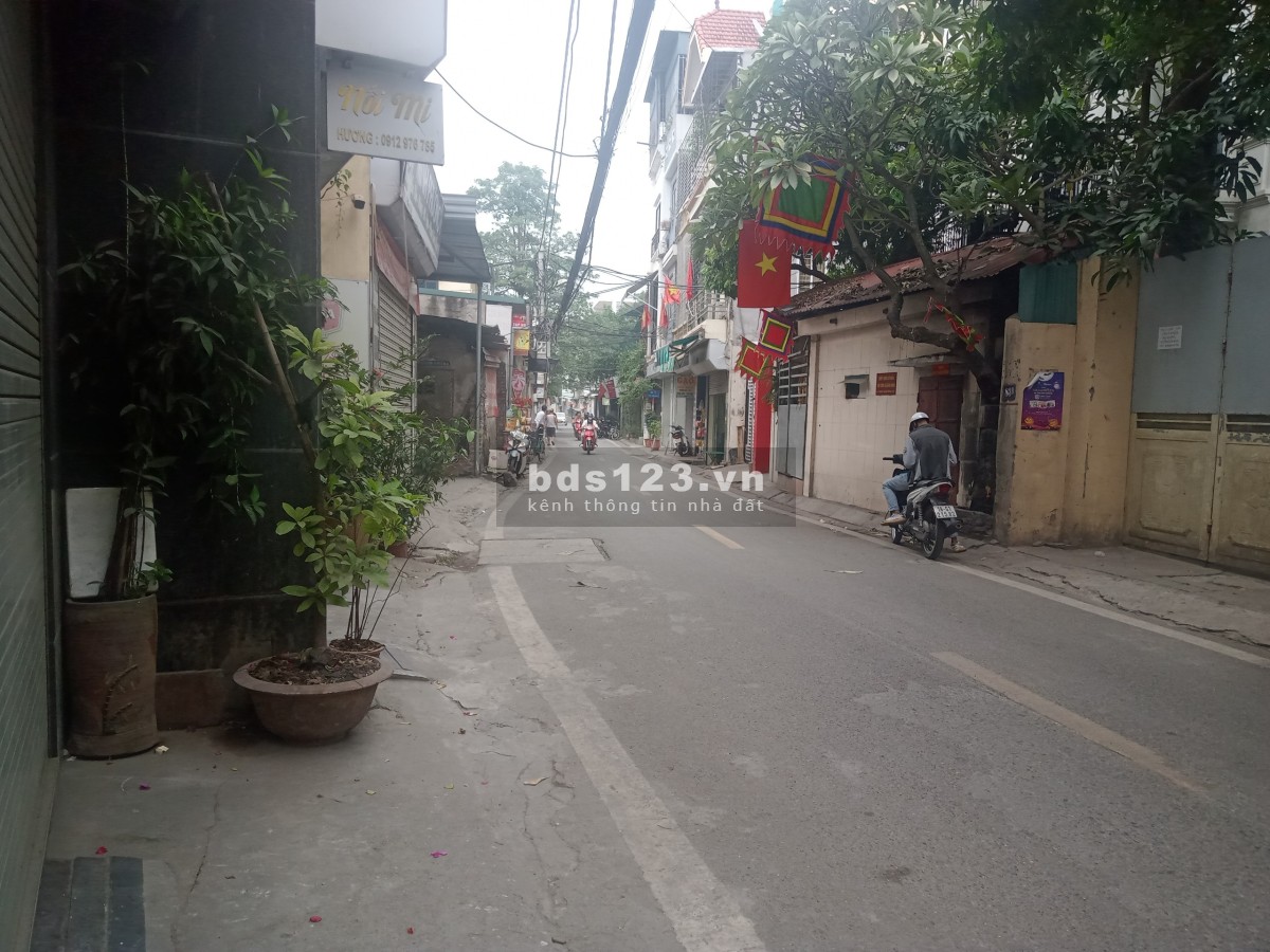 Bán nhà Phố Thanh Lân- Hoàng Mai - nhà còn mới- đậu oto cạnh nhà- 10m ra trục chính
