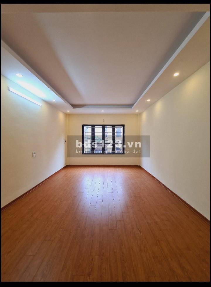 Bán nhà Phố Thanh Lân- Hoàng Mai - nhà còn mới- đậu oto cạnh nhà- 10m ra trục chính