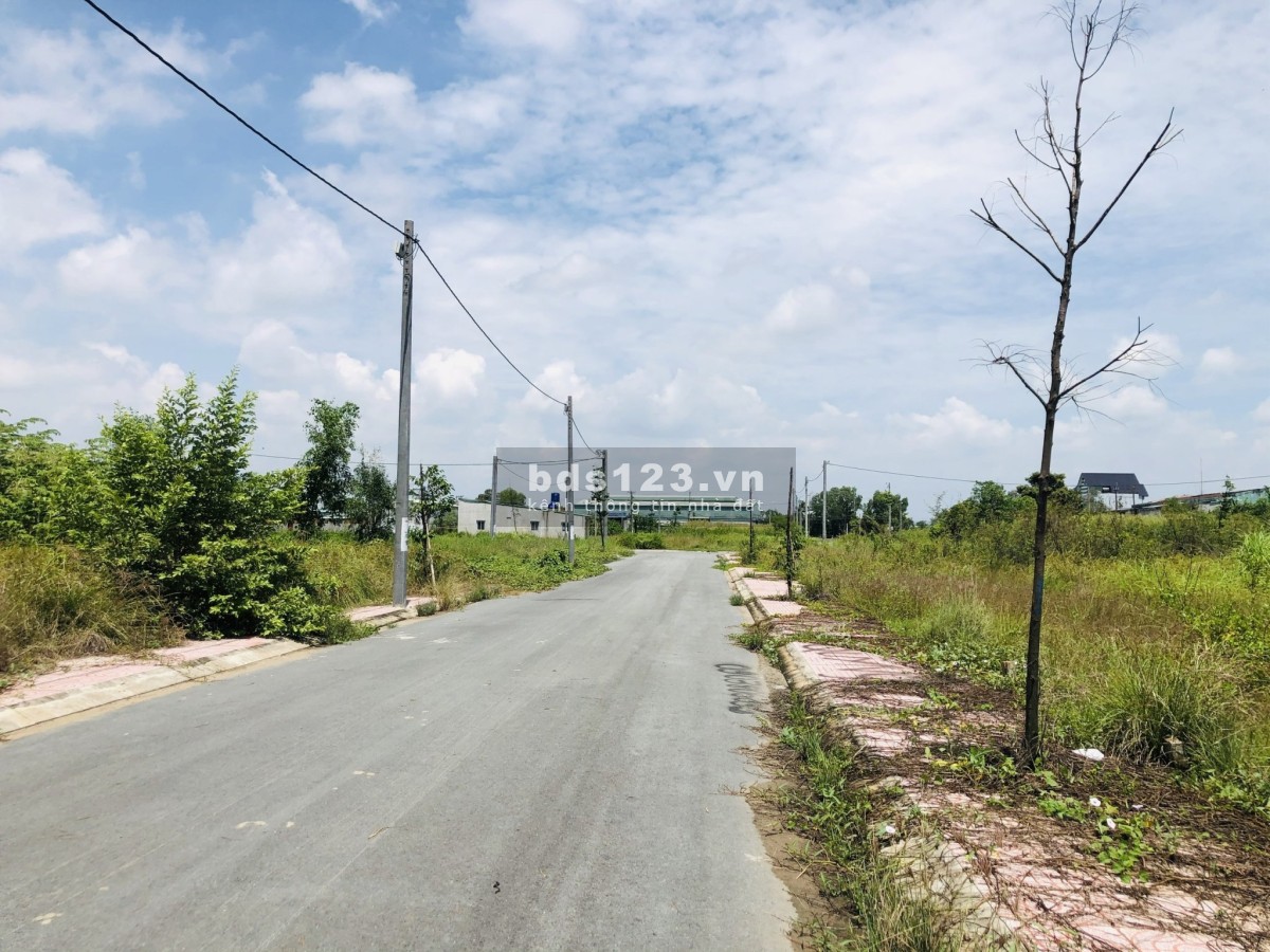 Ngộp bán lỗ 86m2 (4x21,6m) thổ cư ngay Ngã 4 Xoài Đôi, Long Hòa, Cần Đước Giá 830tr bao sổ