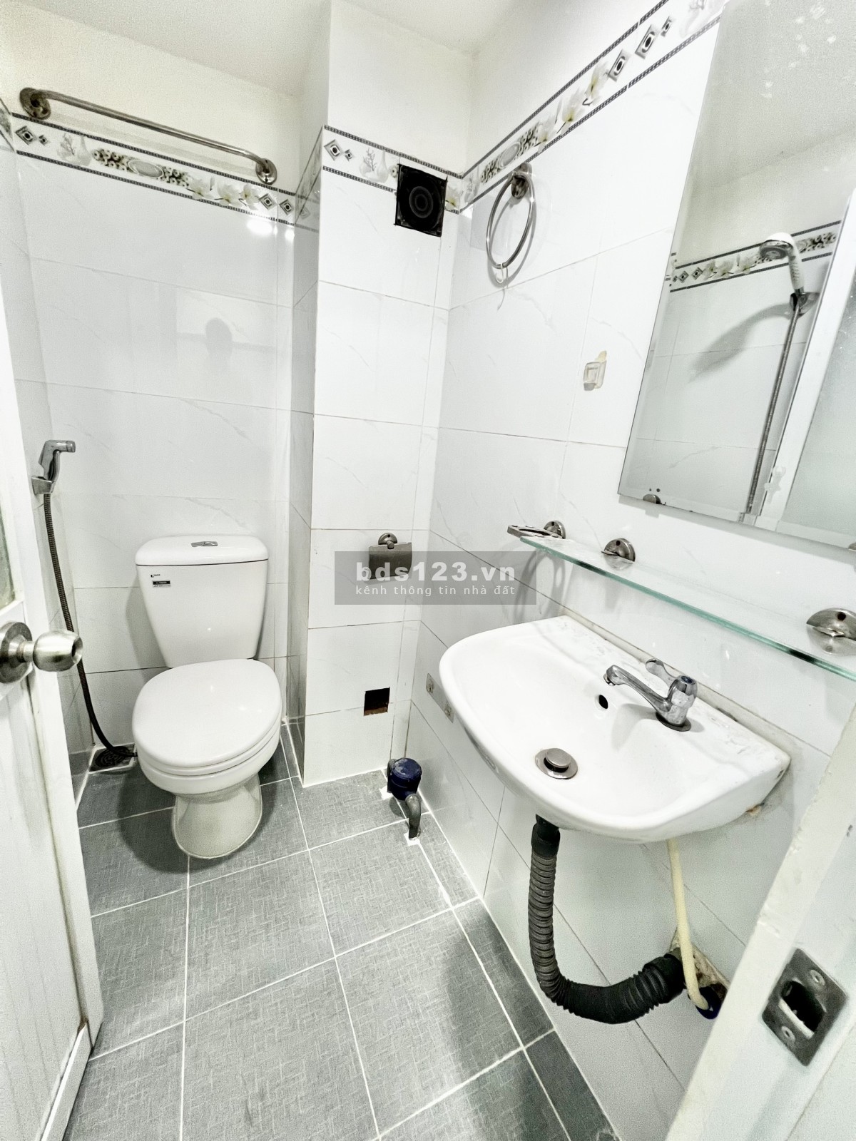 Phòng trọ mới tinh đẳng cấp: Máy lạnh, tủ quần áo, tủ giày, gác lửng, kệ bếp... Giờ tự do