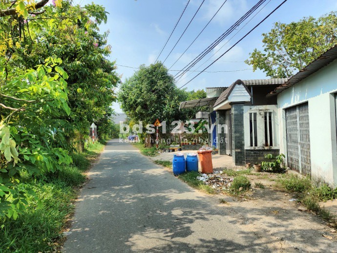 Hàng ngộp 446m2 thổ 300m2 ngay 1 sẹc Quốc lộ 22 cách chợ Phước Thạnh 300m. Giá 1tỷ160 chốt