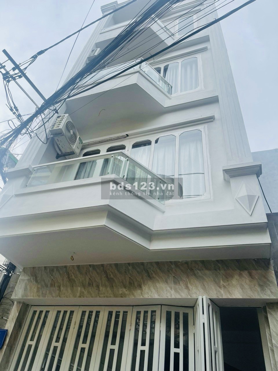 Chính chủ cần bán gấp nhà mới xây 4,5 tầng + 36m2, ô tô vào tận nhà, 2 mặt tiền, giá 4,7 tỷ
