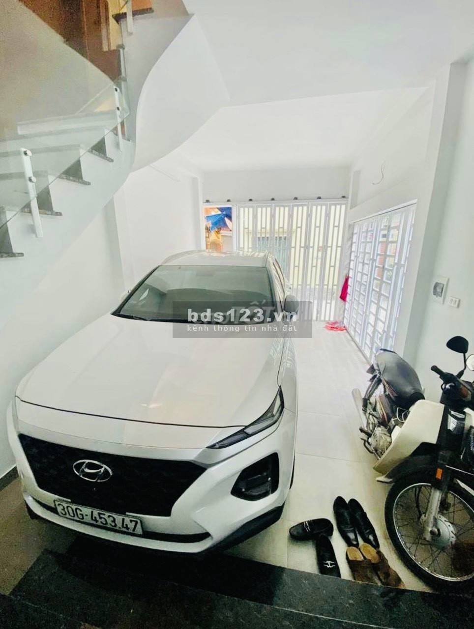 Chính chủ cần bán gấp nhà mới xây 4,5 tầng + 36m2, ô tô vào tận nhà, 2 mặt tiền, giá 4,7 tỷ
