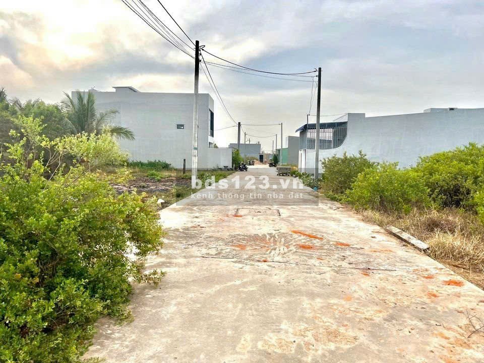 Bán 228m2 thổ cư 100m2 đất ở tại đô thị Trảng Bàng Tây Ninh. Giá chỉ 550tr sổ hồng riêng