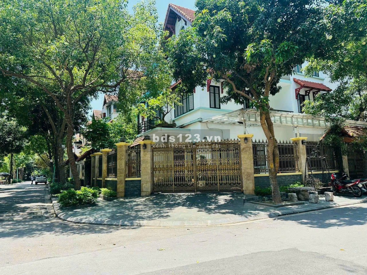 Bán biệt thự Linh Đàm, lô góc, diện tích 100m2, mặt tiền 10m, 5 tầng, tặng full nội thất nhập khẩu.