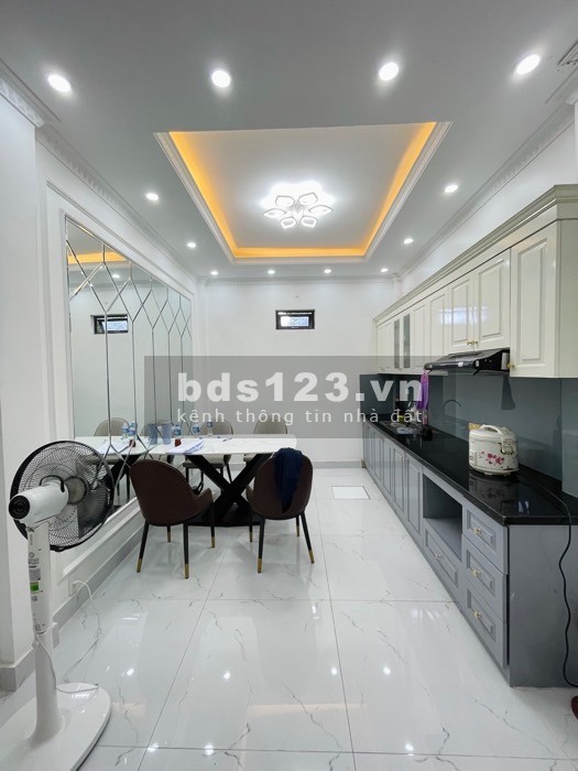 Cần bán nhà 4 tầng phố Trần Bình