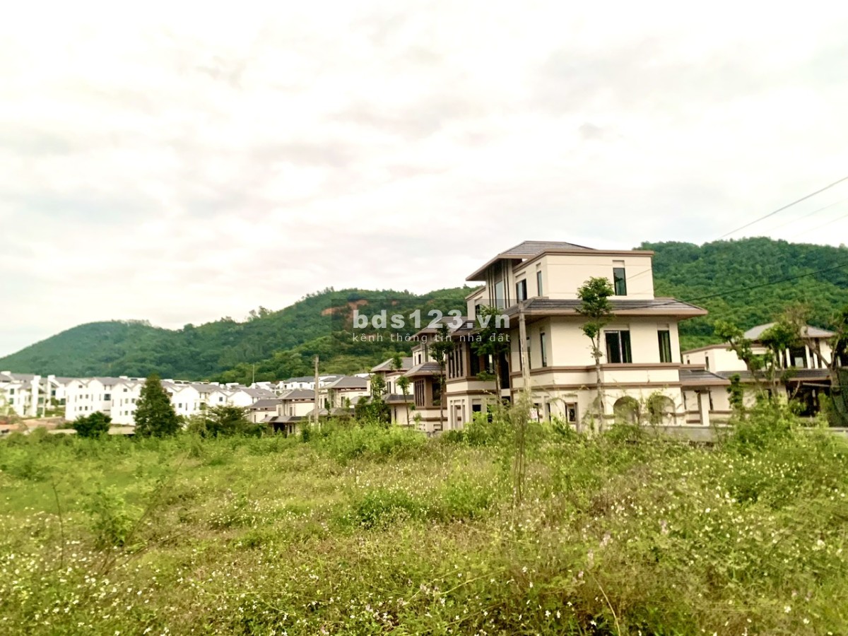 Bán lô đất 300m2 đường Bãi Dài giáp khu đô thị Xanh Villas, giá đầu tư.