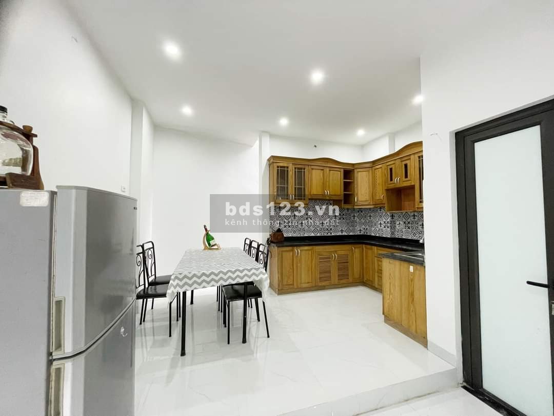 Bán nhà Hoàng Mai dt 52m2 xây 2,5 tầng mặt ngõ oto tránh vào nhà gần phố giá 2,2 tỷ,có bớt