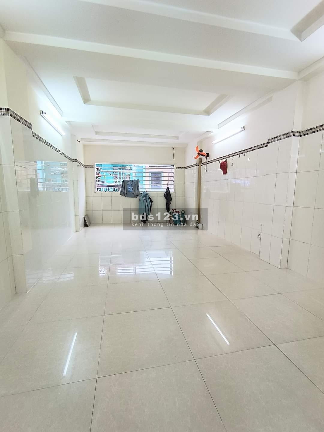 Bán nhà mới đón Tết ngay chợ Vải Tân Bình Lạc Long Quân – Hẻm xe hơi – 3 tầng – Nhỉnh 4 tỷ