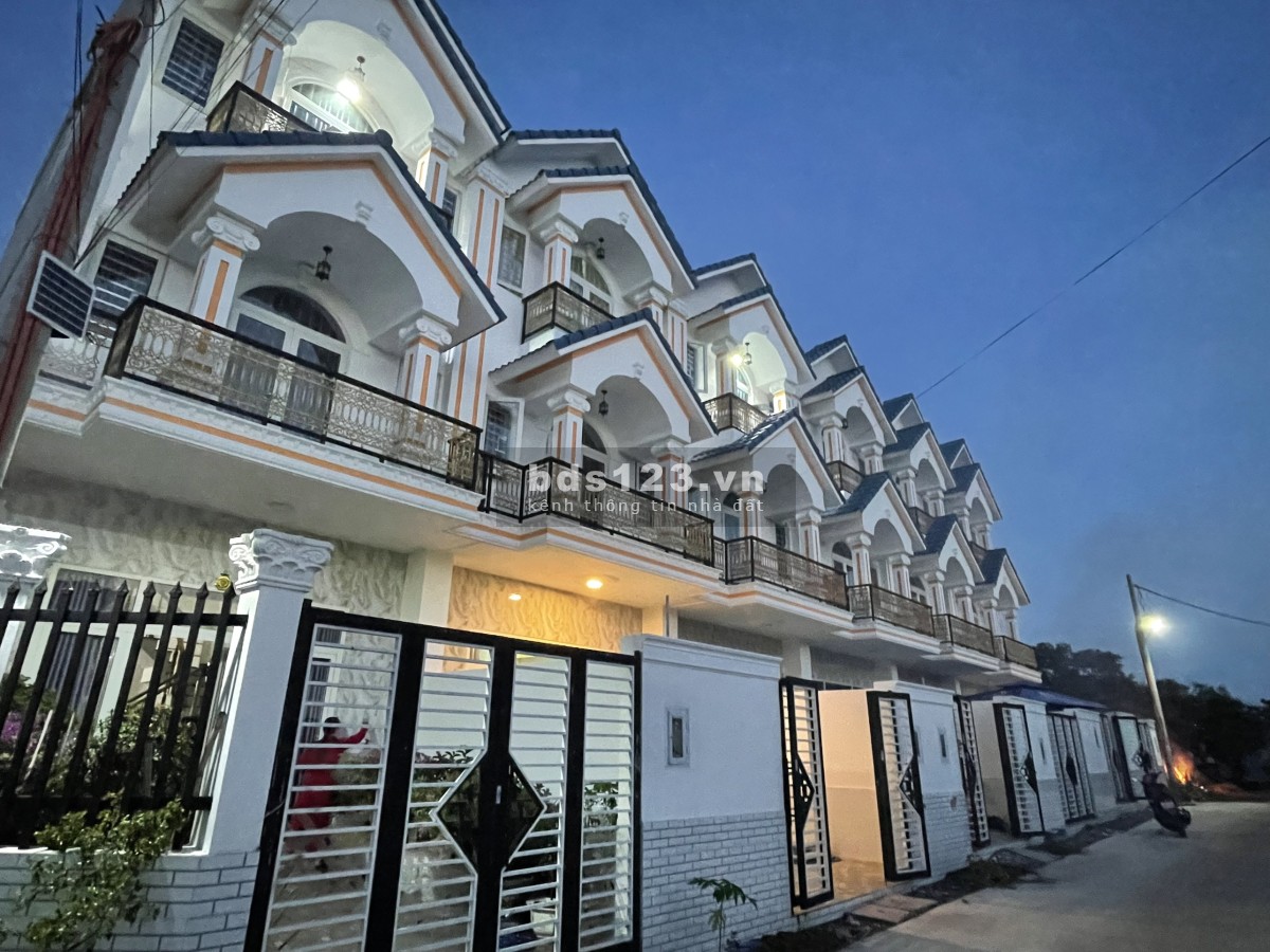 Chính chủ cần bán gấp căn nhà ở khu nhà phố - Gia thương thương