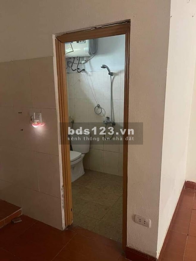 Bán nhà Hoàng Mai dt 35m2 xây 2,5 tầng mặt ngõ oto tránh vào nhà gần phố giá 2.2 tỷ, có bớt