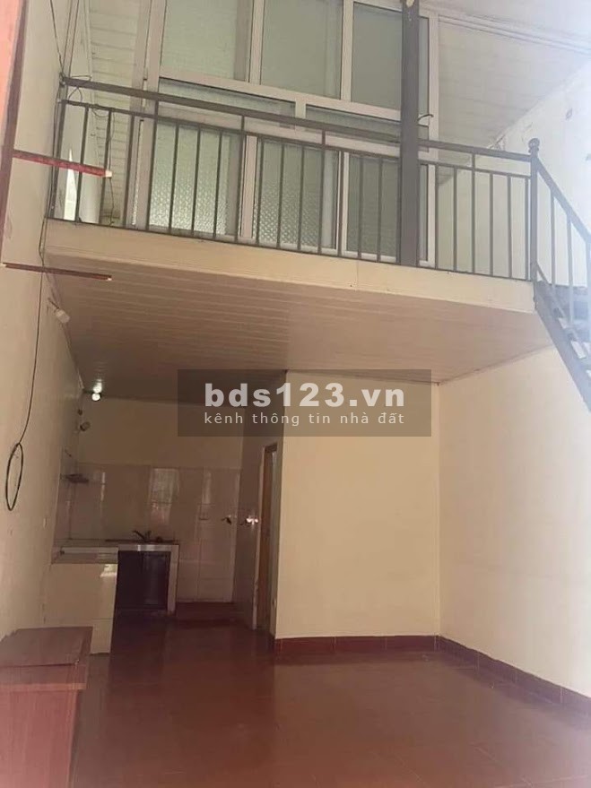 Bán nhà Hoàng Mai dt 35m2 xây 2,5 tầng mặt ngõ oto tránh vào nhà gần phố giá 2.2 tỷ, có bớt