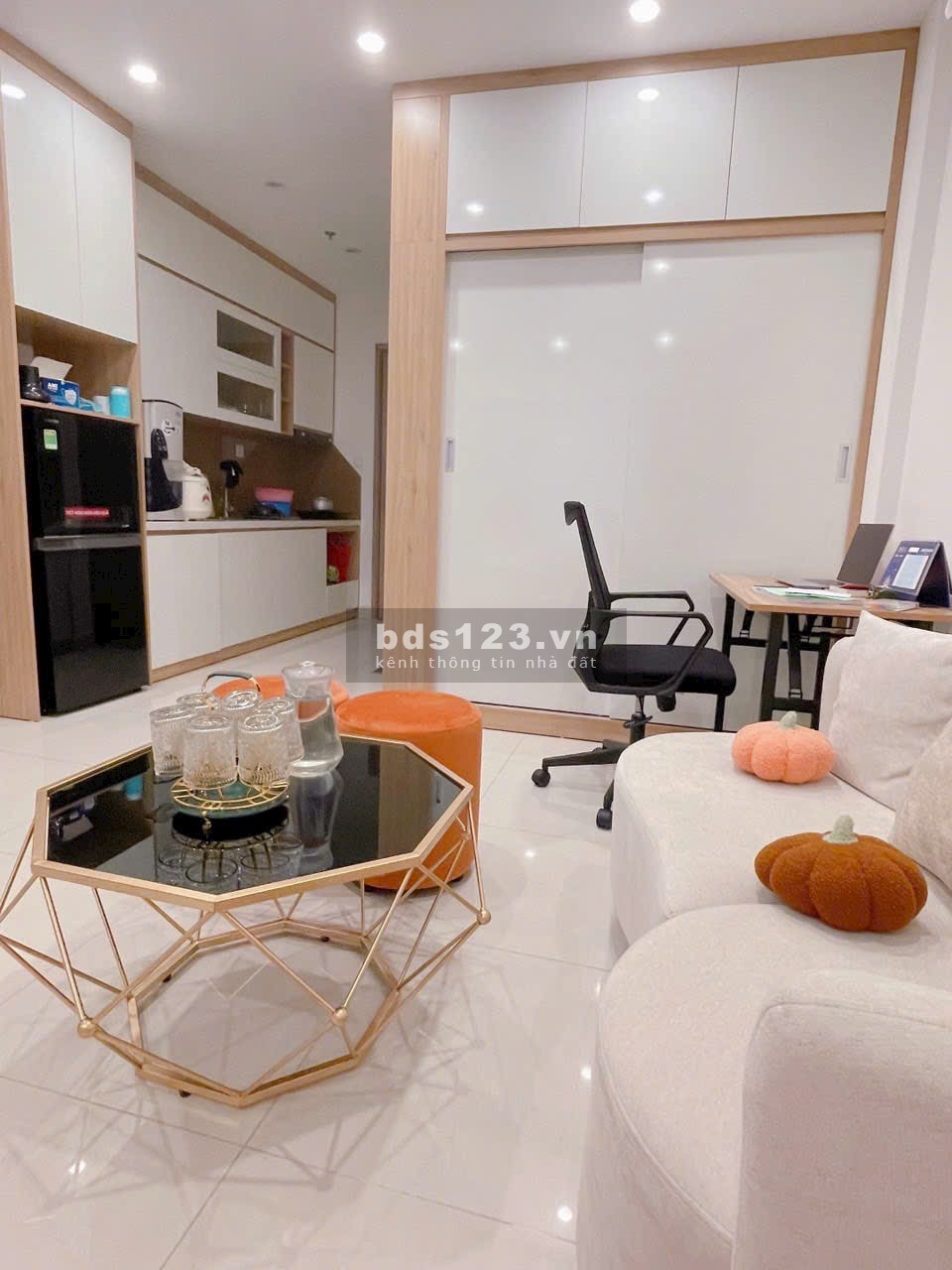 Cho thuê nhanh căn Studio full đồ đẹp 7,5tr vào luôn Vinhomes Smart City