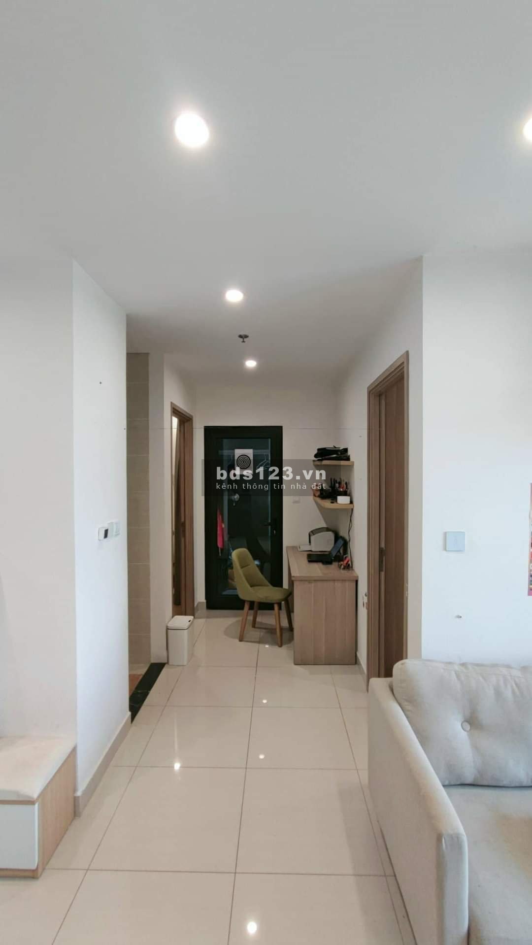Cần bán căn 2 ngủ full nội thất về ở ngay tầng trung đẹp sẵn sổ đỏ nhỉnh 2 tỷ