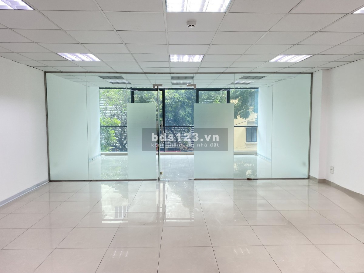 Cho thuê MBKD 250m2, MT 7m tại tòa nhà số 36 Lý Nam Đế, Hoàn Kiếm, Hà Nội. T12/2023.
