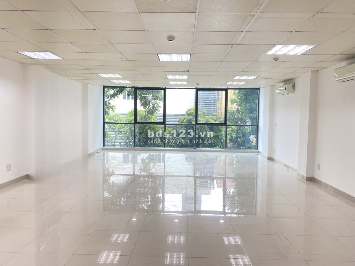 Cho thuê MBKD 250m2, MT 7m tại tòa nhà số 36 Lý Nam Đế, Hoàn Kiếm, Hà Nội. T12/2023.