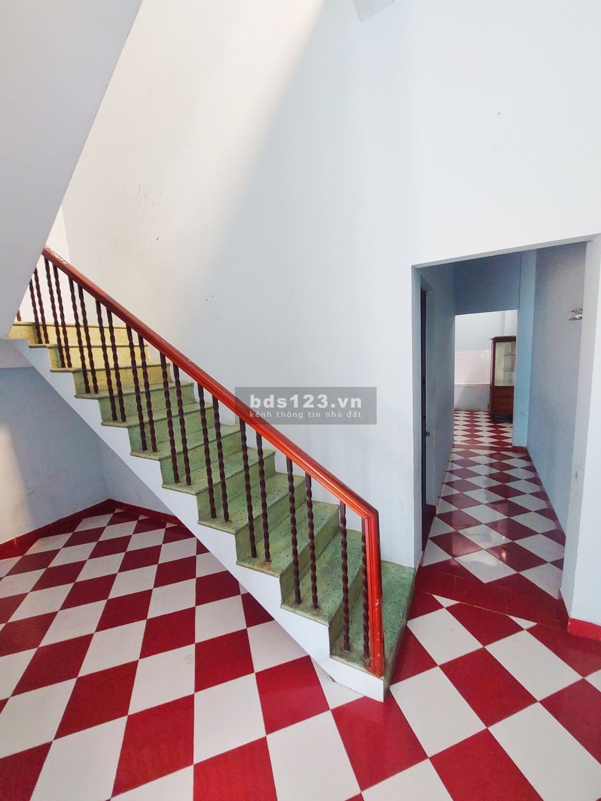 Chủ nhân góp bán nhà mặt tiền số giao với Lê Văn Việt, 2 tầng, diện tích 85m2, giá chỉ 6.5 tỷ.
