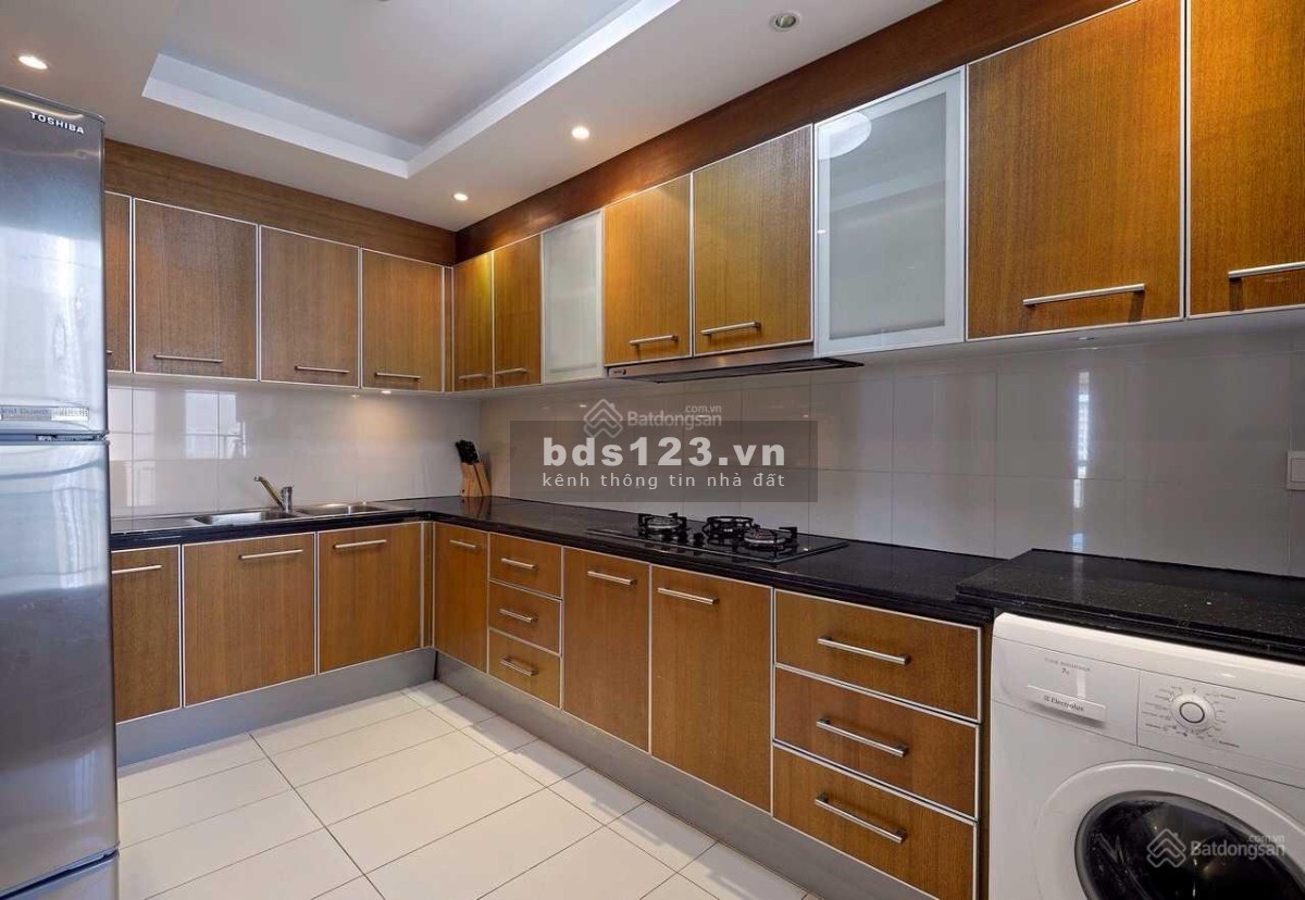 Cho thuê 3 phòng ngủ, lầu cao view đẹp, nội thất đầy đủ cao cấp giá 26 triệu/tháng