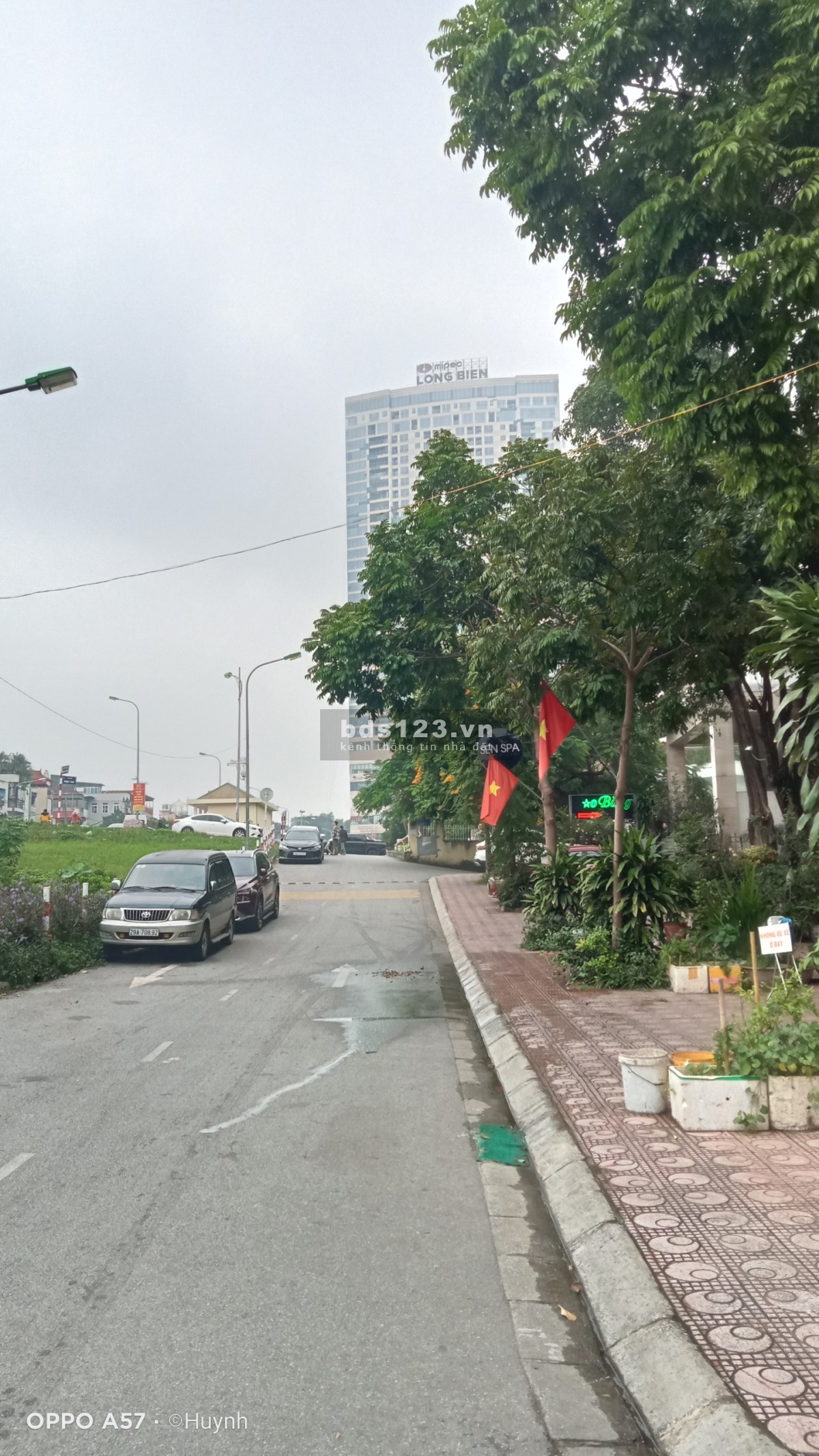 Rất hiếm Bán nhà Ngọc Lâm lô góc ngõ thông ô tô vào cửa 60m2 giá 5 tỷ 8.