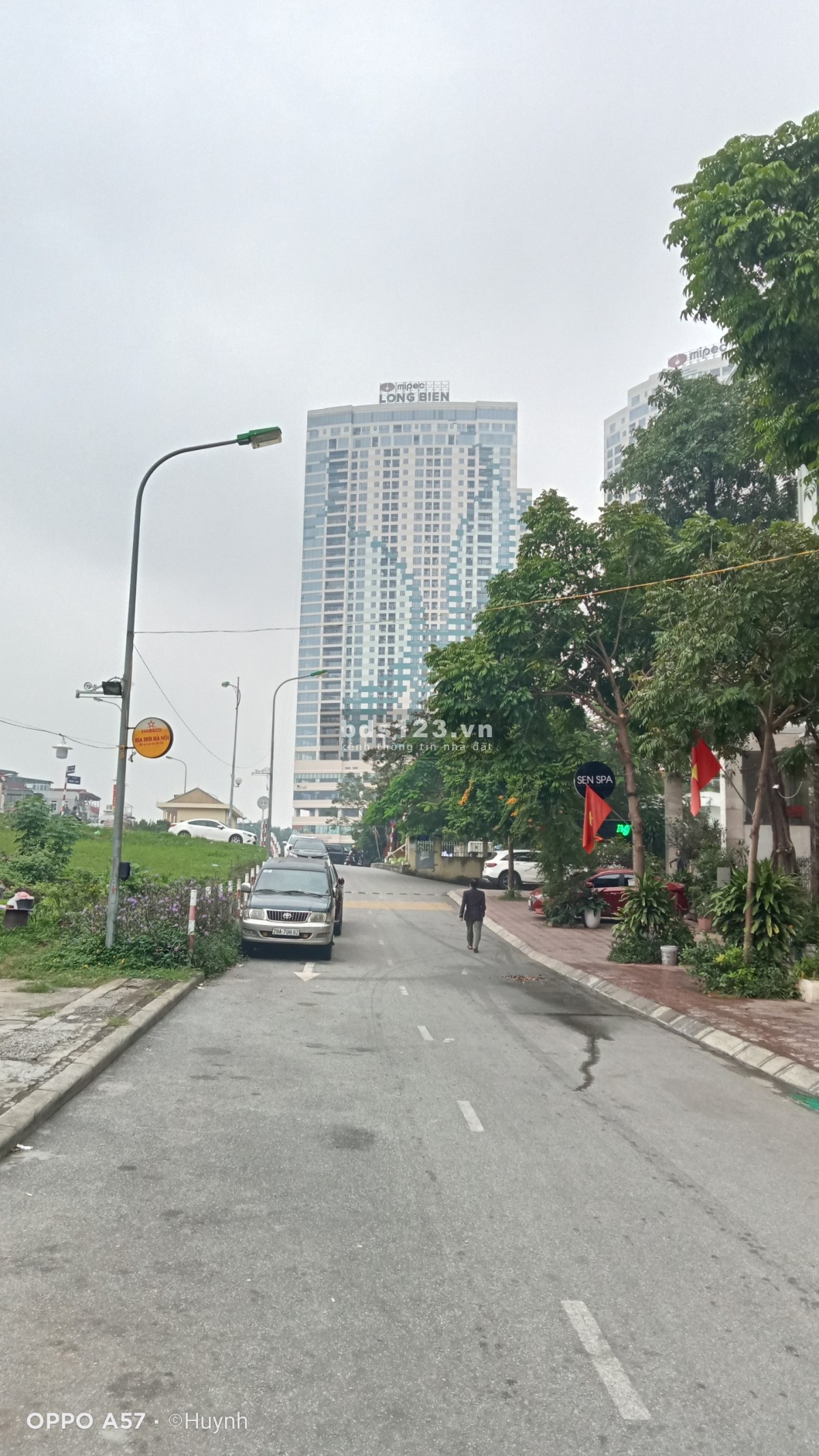 Rất hiếm Bán nhà Ngọc Lâm lô góc ngõ thông ô tô vào cửa 60m2 giá 5 tỷ 8.