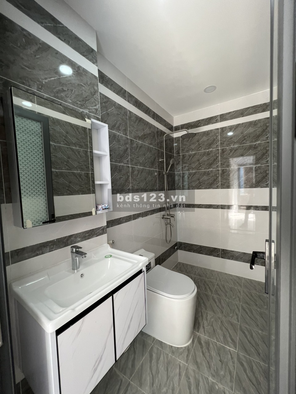 Bán nhà xây mới tinh 3.5 tấm hẻm xe hơi Tây Thạnh Tân Phú