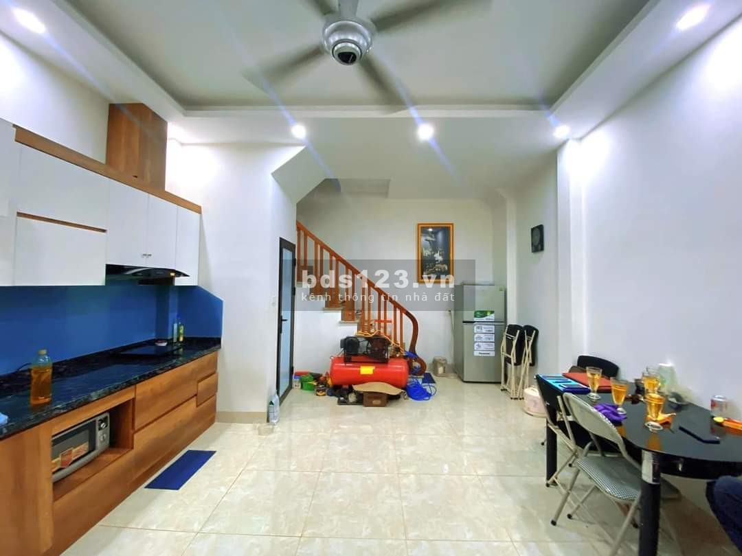 Bán nhà Hai Bà Trưng dt 53 m2 xây 4 tầng mặt ngõ oto tránh vào nhà gần phố giá 3.5 tỷ, có bớt