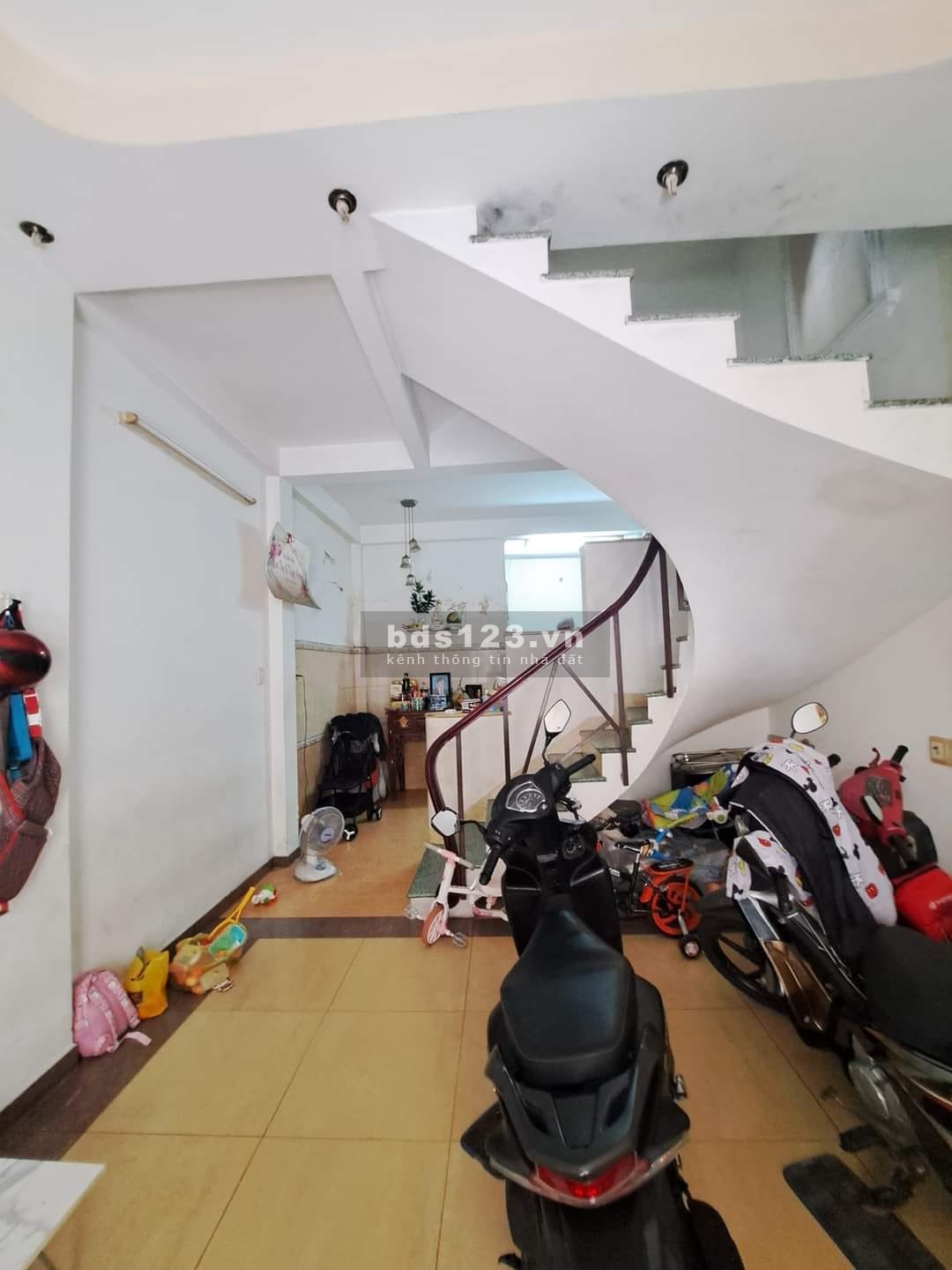 GẤP !! 4 Tầng Chợ Tân Quy, Quận 7, 40m2, 5PN chỉ 4.05 tỷ