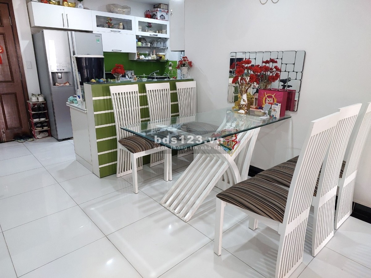 Chính chủ bán căn hộ KDC Giai Việt 104m2, 3 PN, 2 WC nhà đẹp, tặng toàn bộ nội thất