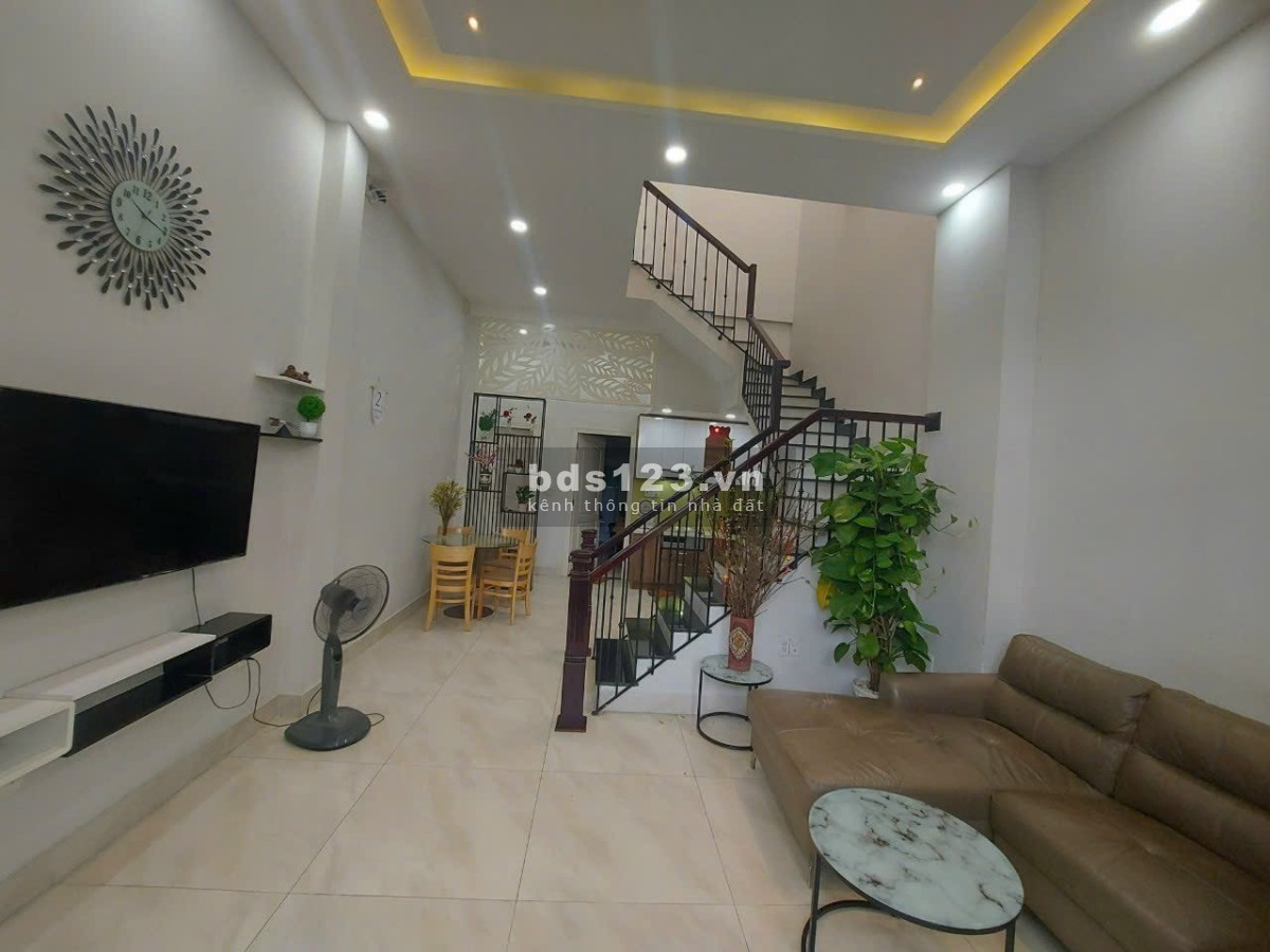 Bán lô 60m2 TẶNG NHÀ 1T 1L đúc kiên cố chỉ 4tỷ hơn xíu có TL