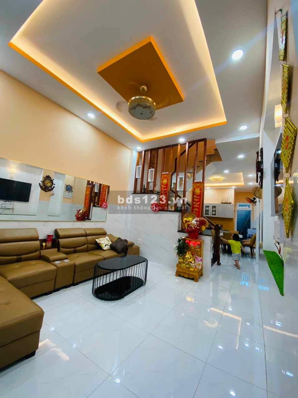 Bán nhà mặt tiền phường VÍP Phước Bình Quận 9 - 3 tầng 90m2 giá 9.1 tỷ