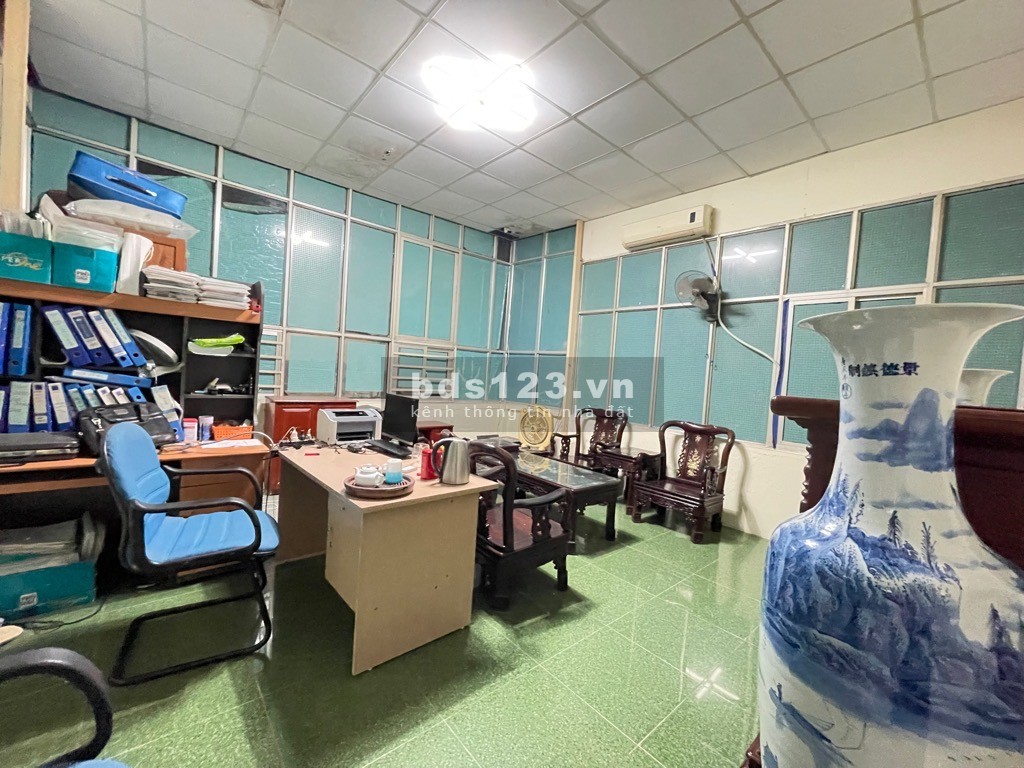 Trung tâm Thanh Xuân – Phố Quan Nhân - Đối diện Nhà Văn Hóa - Ô tô đỗ cửa - Ô tô tránh cách nhà 10m.