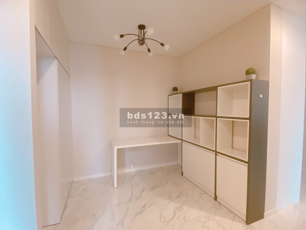 Cho thuê căn hộ Sarica, 3 phòng ngủ, diện tích 155m2, giá 45 triệu/tháng, cuối tháng trống