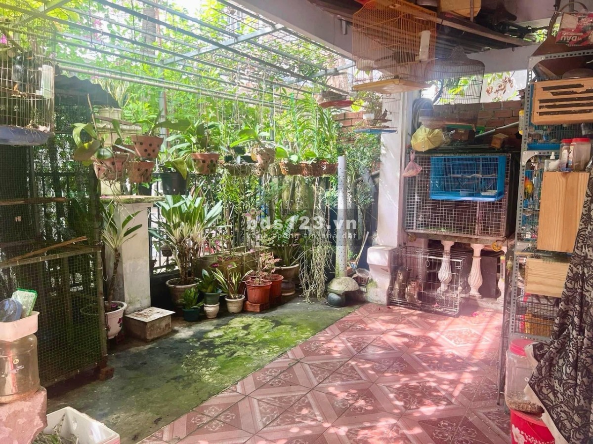 Hẻm xe hơi, diện tích 110m2, ngang 8m, nhà trệt, giá hơn 2 tỷ, Nguyễn Văn Tăng, Quận 9.