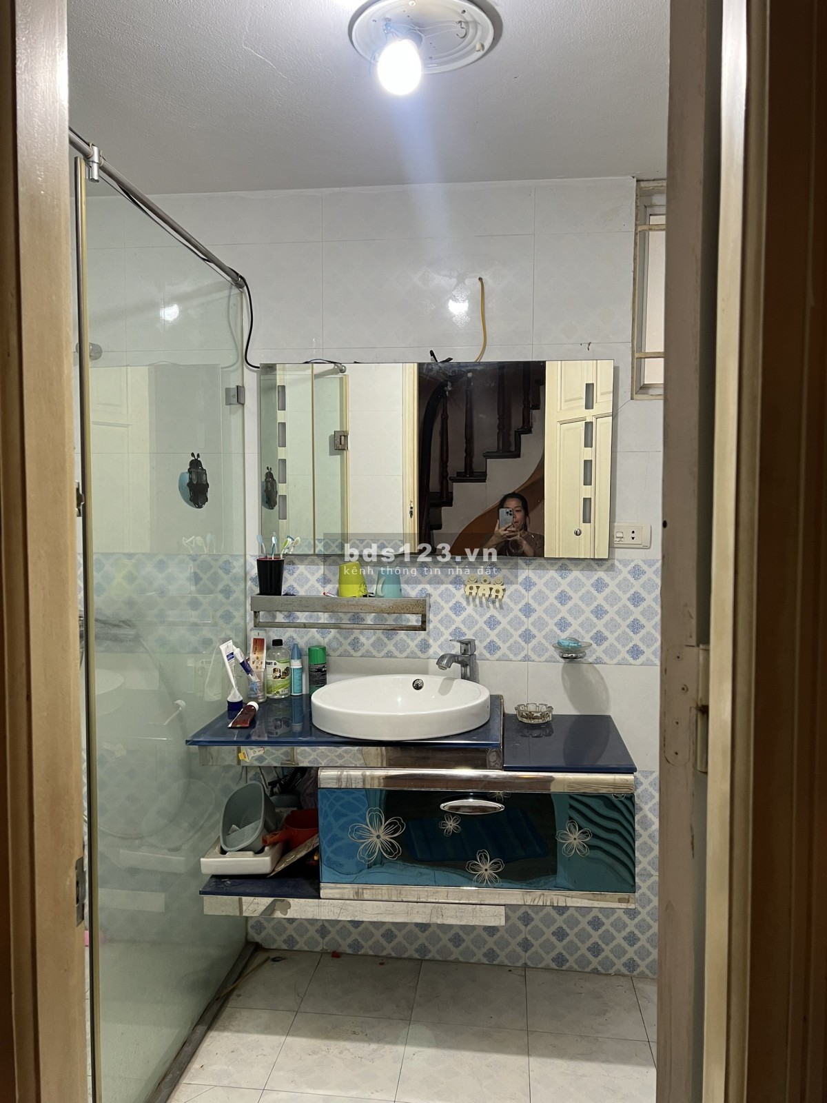 Cho Thuê Tấng 3 diện tích 55m2. Nhà 2 mặt tiền Ngõ Rộng để Xe thoải mái giá 5 triệu/ tháng
