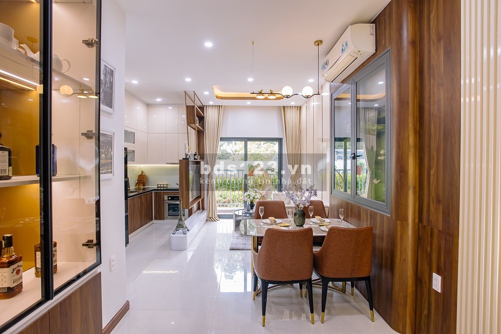 Bán Gấp Căn Hộ 65m2 View Sân Golf Giá Chỉ 1.8 Tỷ