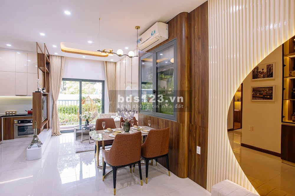 Bán Gấp Căn Hộ 65m2 View Sân Golf Giá Chỉ 1.8 Tỷ