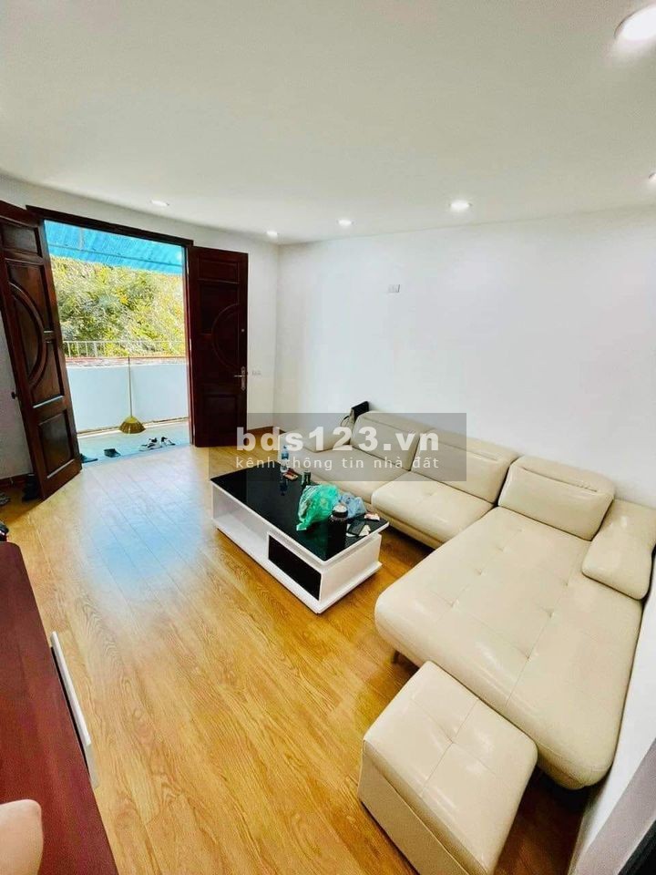 Bán nhà Phố Đặng Tiến Đông. Nhà đẹp tầng 1, diện tích 35m, giá 2.6 tỷ.