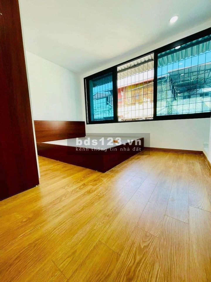 Bán nhà Phố Đặng Tiến Đông. Nhà đẹp tầng 1, diện tích 35m, giá 2.6 tỷ.